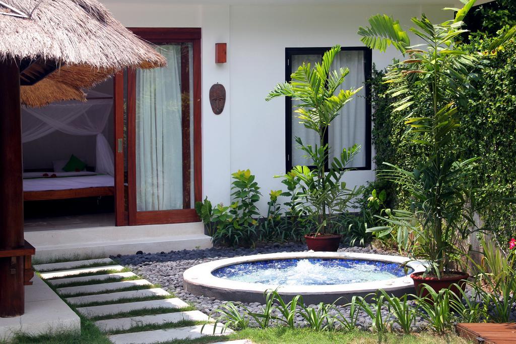 Simon'S Suite Mangsit Exterior foto